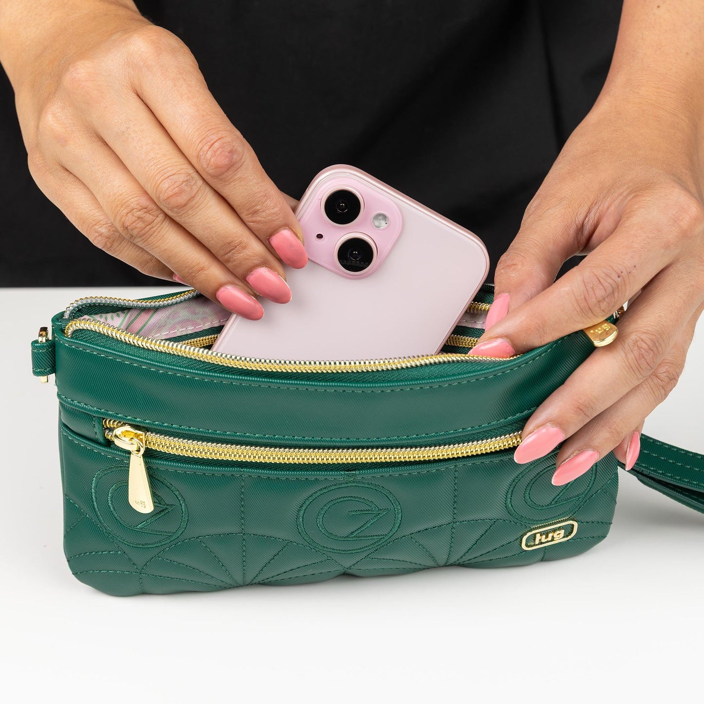 Wicked x Lug Super Metro XL Satin Luxe VL Pouch - - 25297_Wicked_SuperMetroSatinLuxe_OzWickedlyGreen_Lifestyle_02