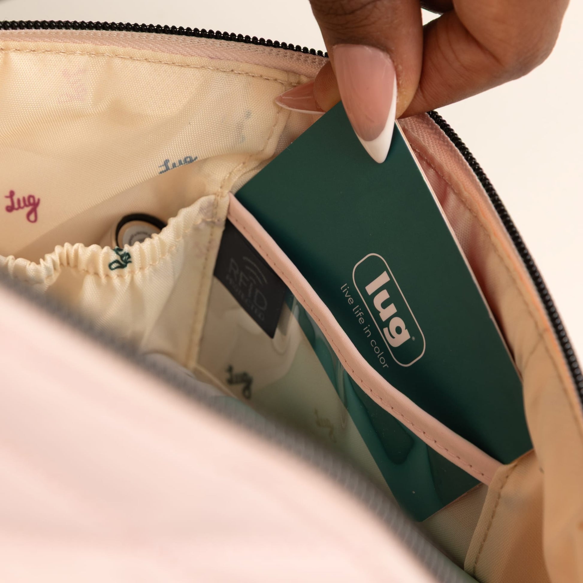 Bemo CloudGo Sling Bag - - Bemo_Lifestyle_06