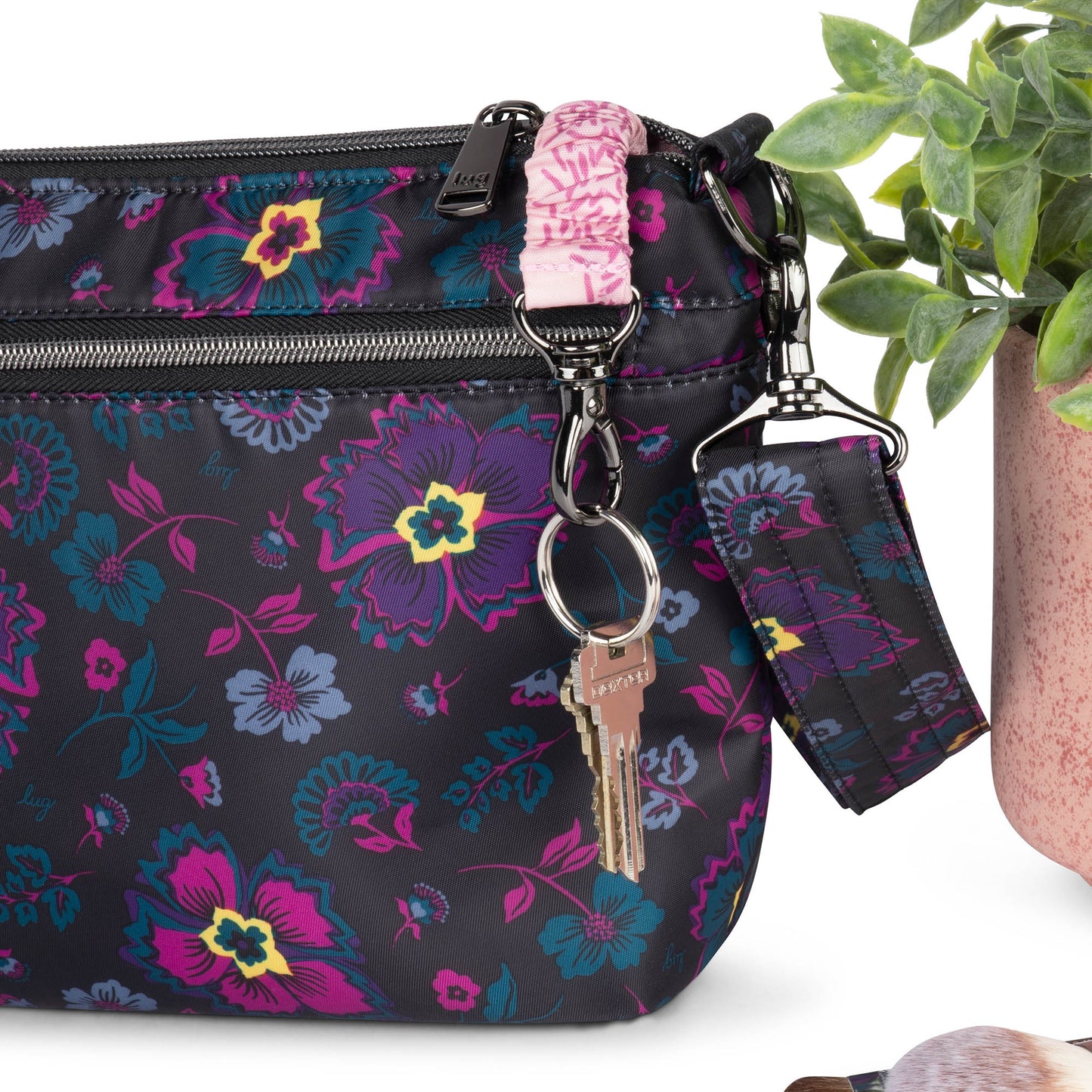 Flare 2 Crossbody Bag - - Flare2_Lifestyle_03